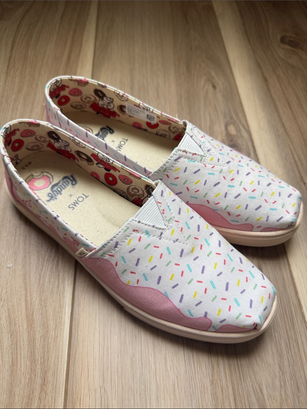 TOMS x Randy’s Donut Collab Pink Sprinkle Donut-Print Slip-Ons 8 1/2